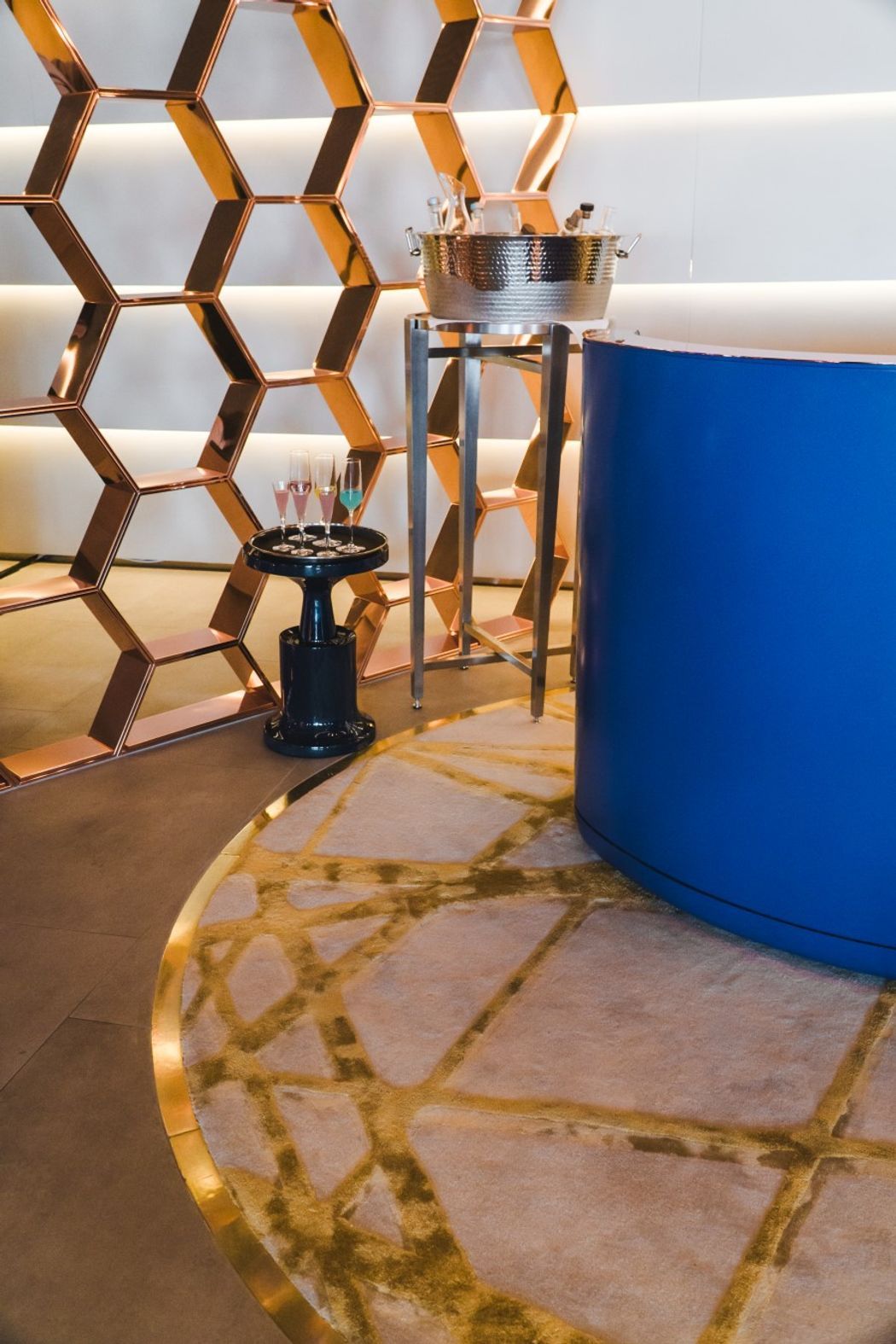 designer-rugs-w-hotel-sydney-gold-rug-oh-wh-.jpg