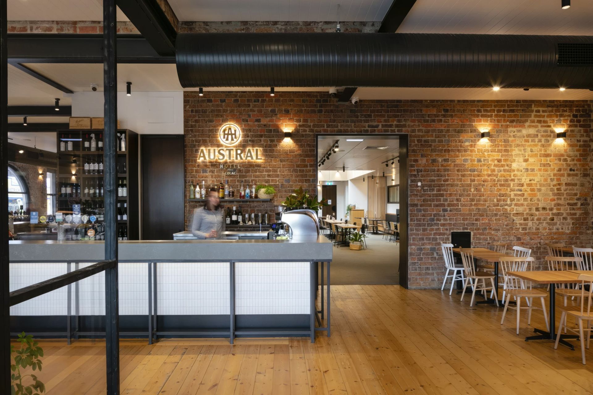 upAustral-hotel-74-scaled-fix-standard-scale-100x.jpg