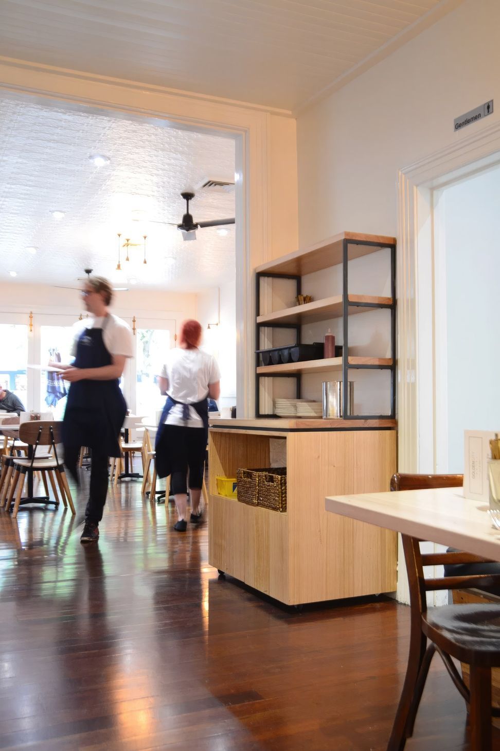 upWAITERS-STATIONWITH-WAITORS-scaled-fix-standard-scale-100x.jpg
