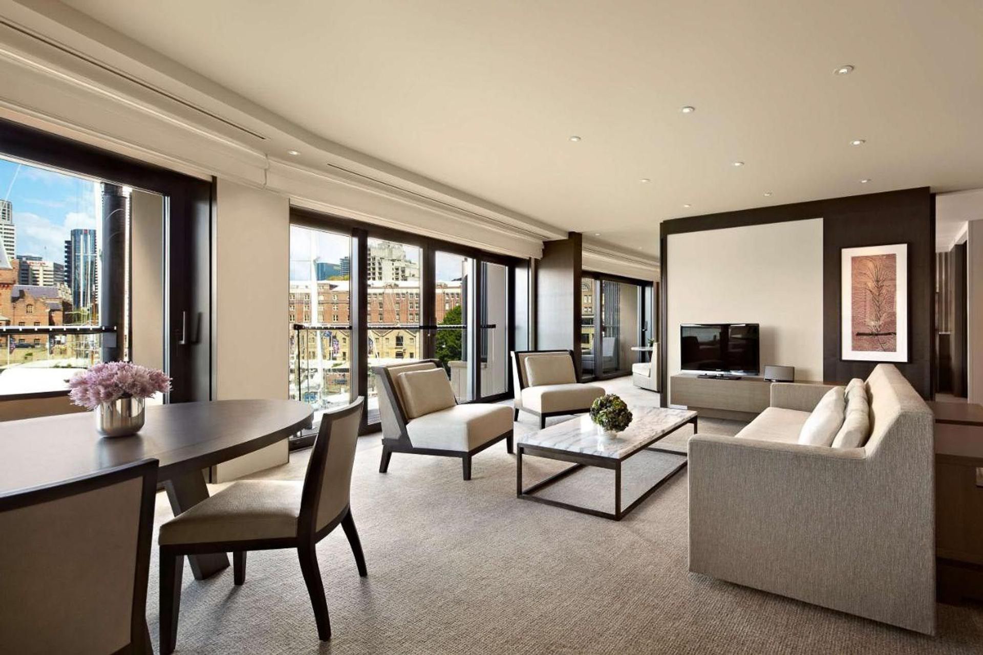 vertilux-park-hyatt-sydney-roman-blind-3.jpg