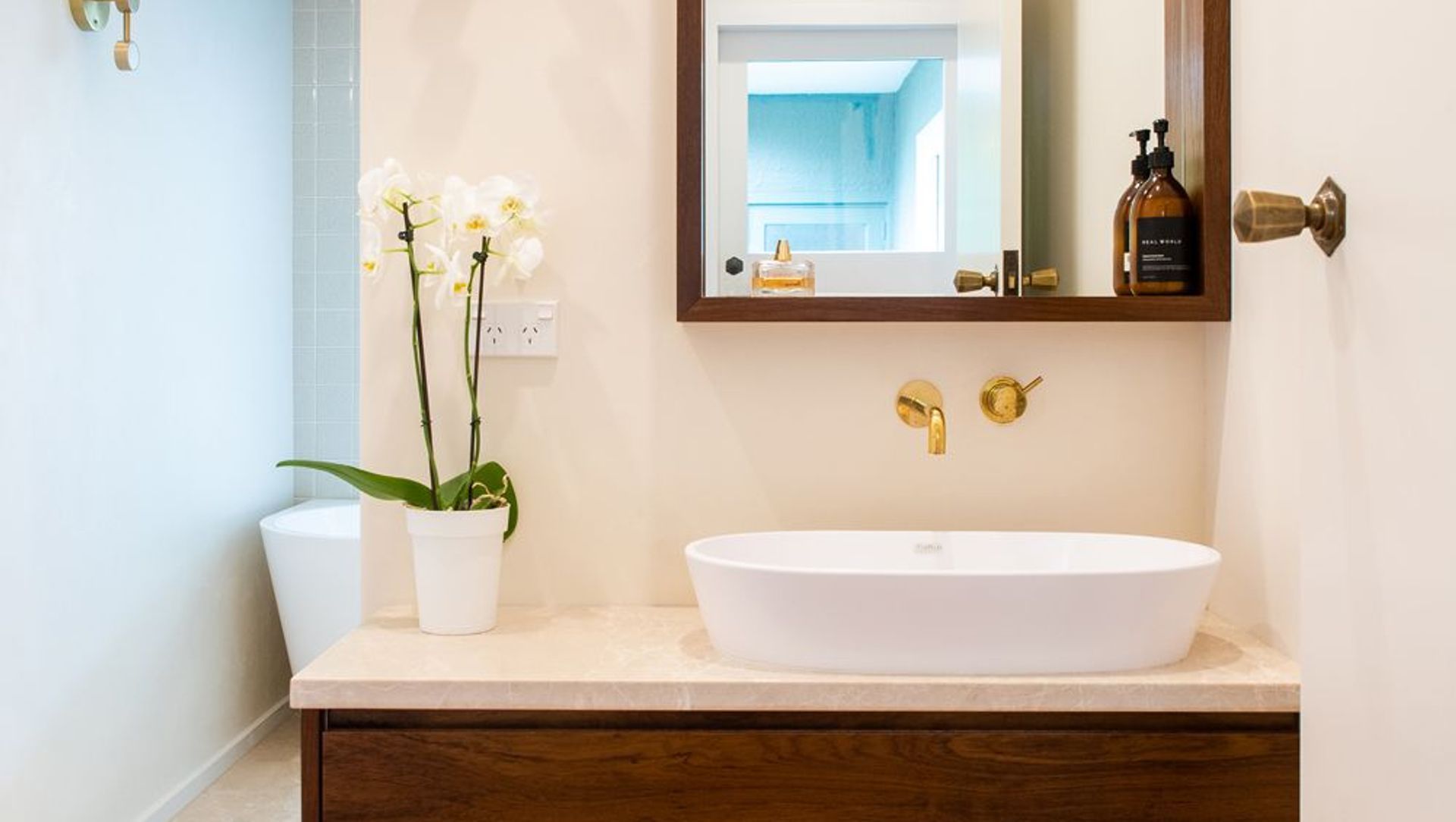 Stunning Mid-Century Modern Bathrooms banner