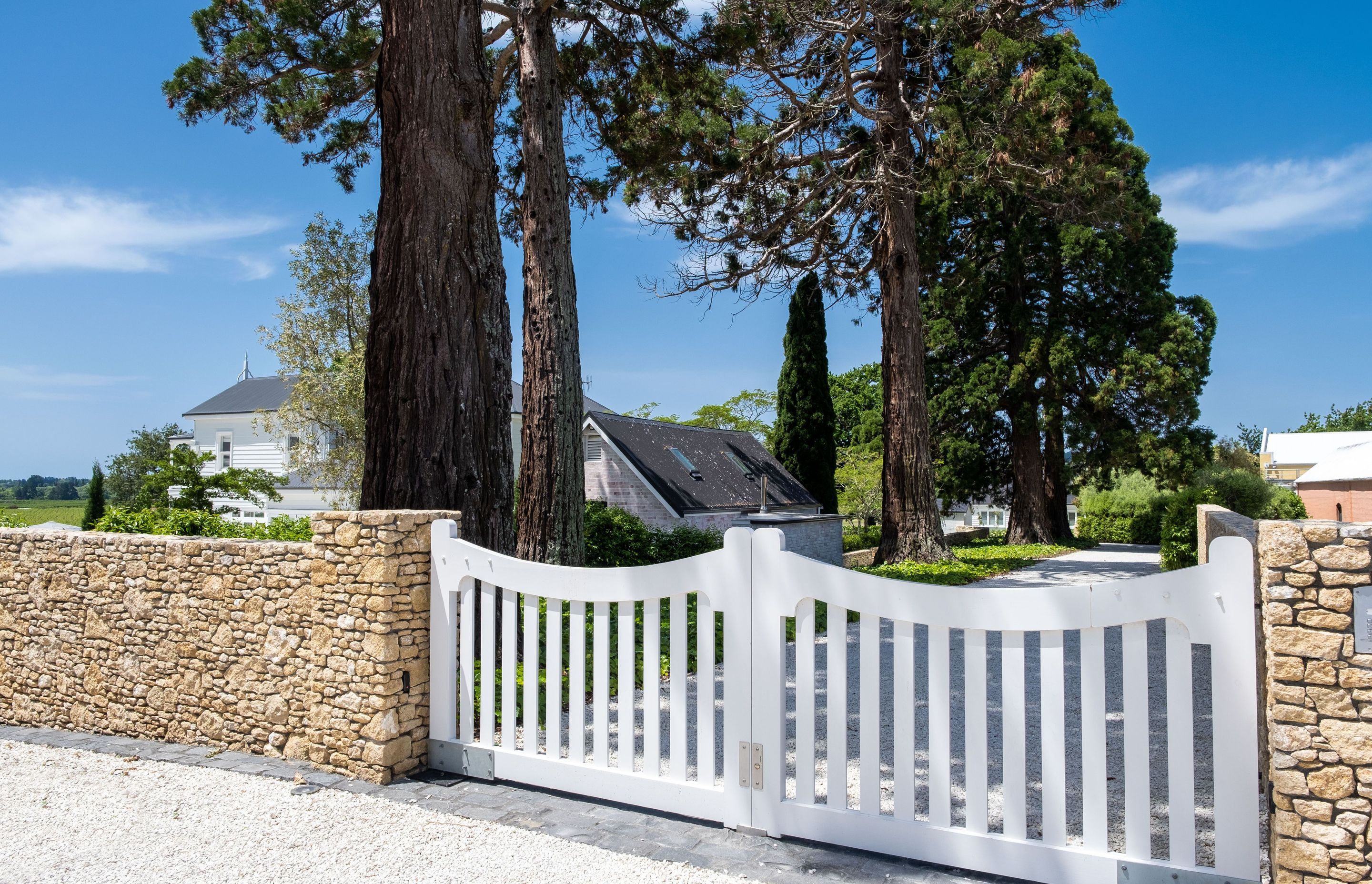 Curved electric entrance gates