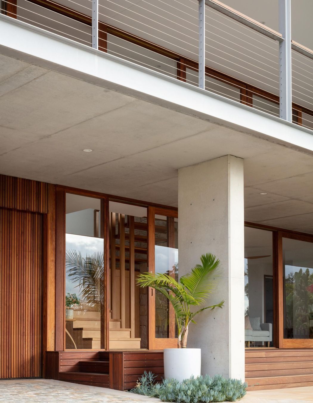 02-Matt-Day-Architect-Matt-Day-Bayview-House-Timber-Cladding-Concrete-Column.jpg
