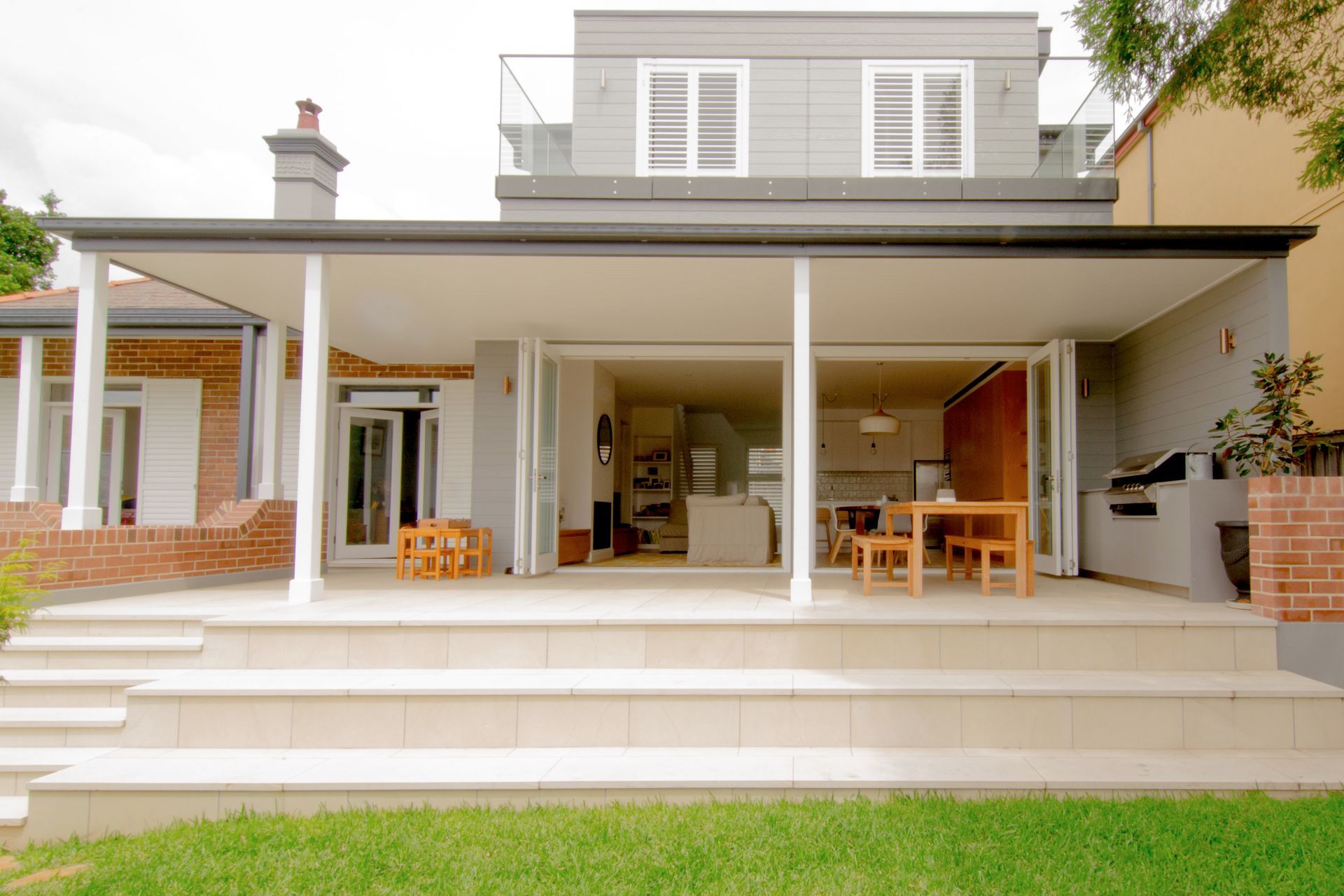 Rear verandah extension. A fluid interior and exterior environment.