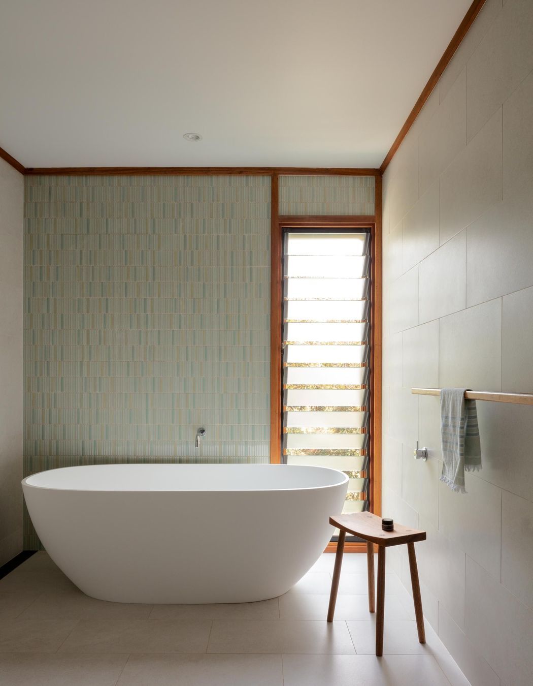 11-Matt-Day-Architect-Matt-Day-Bayview-House-Bathroom-Natural-Light.jpg