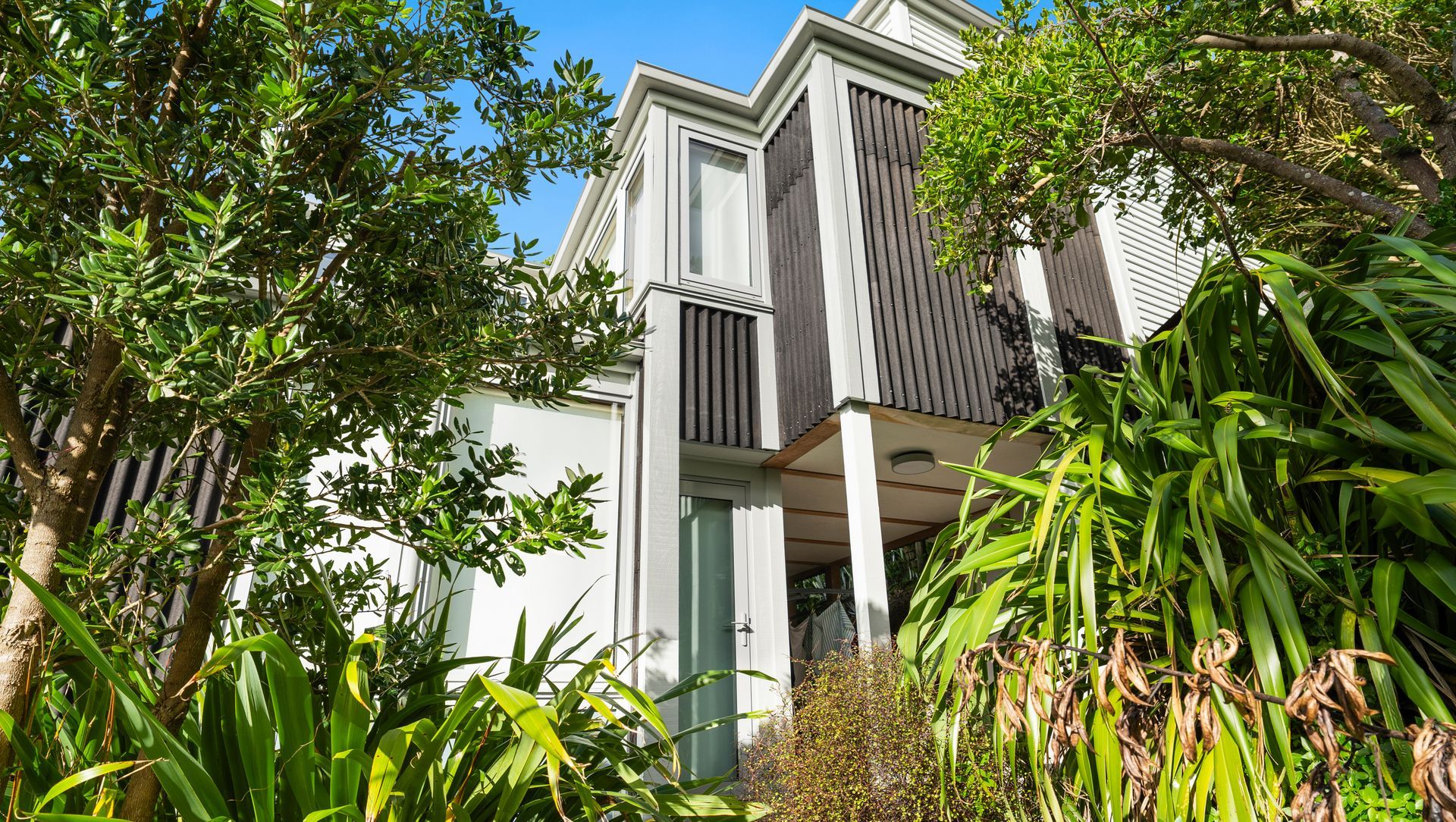 Exterior Restoration + Refurbishment banner