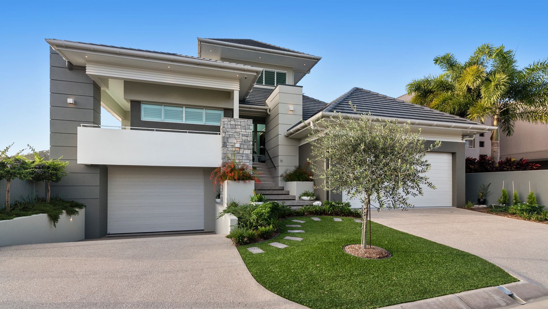 Luxury Living | Cairns banner