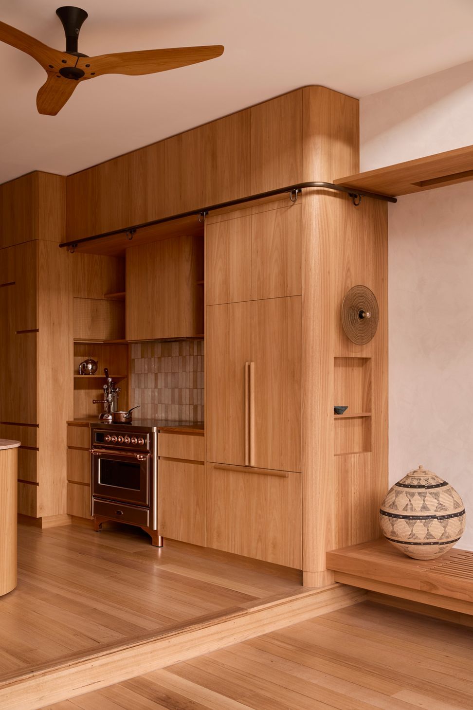 17-Kitchen-to-lounge.jpg