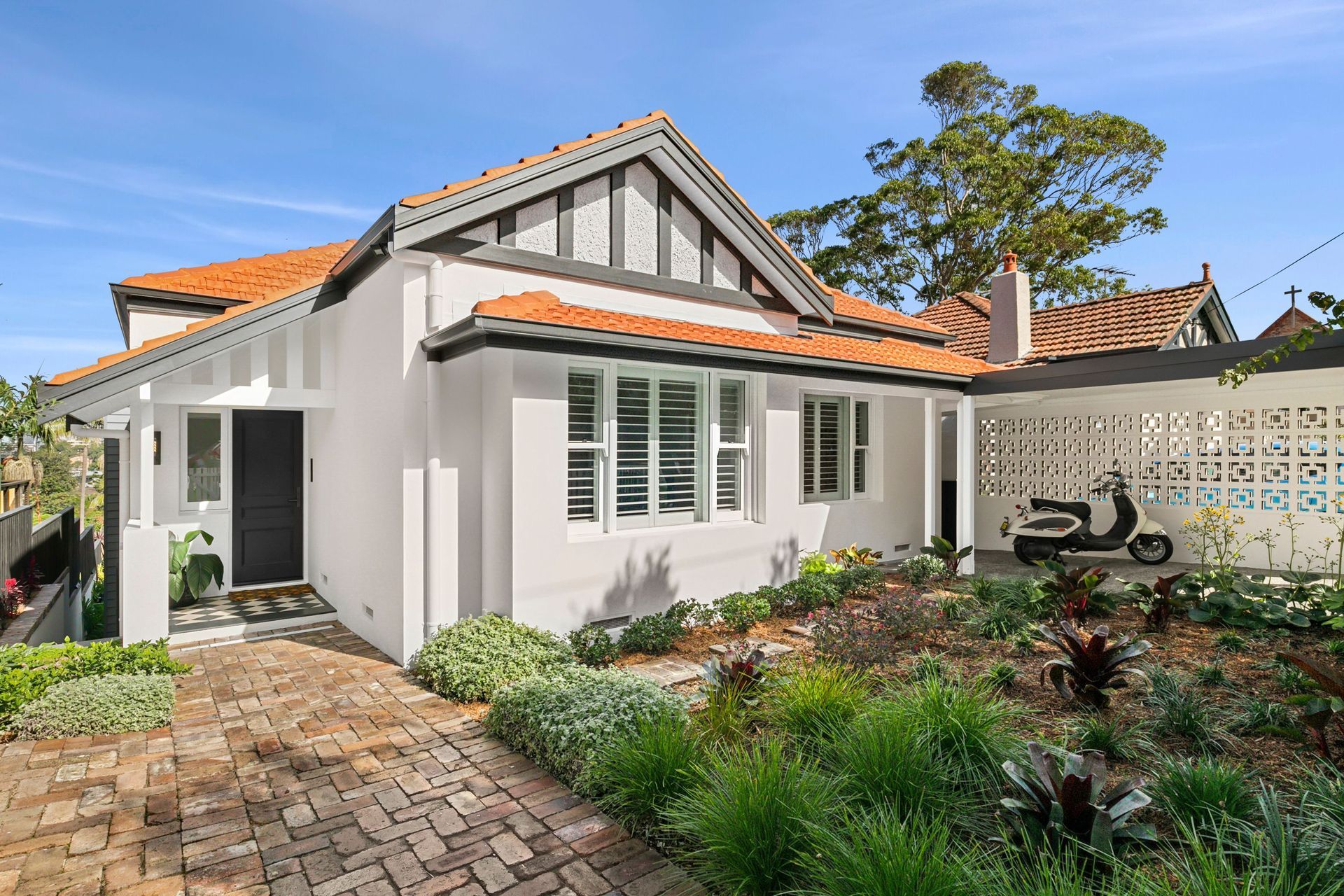 The front of the home retains its modest, traditional character, subtly referencing its original form. This preserved façade anchors the design, providing a quiet counterpoint to the bold, contemporary addition at the rear—reflecting the clients’ vision to harmoniously contrast old with new.