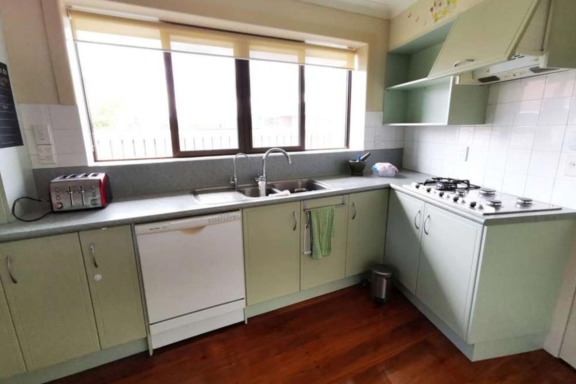 BEFORE kitchen renovation