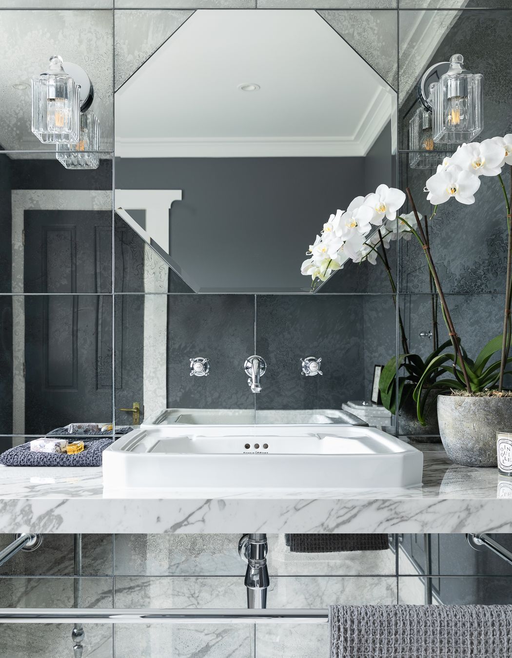 Takapuna Home - Bespoke antique mirrored wall