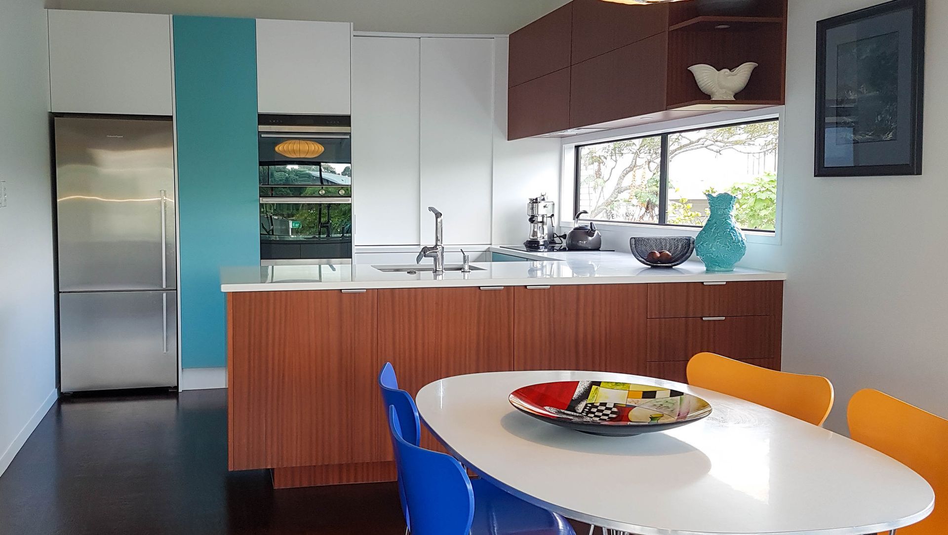 Retro Apartment - Narrowneck Beach banner