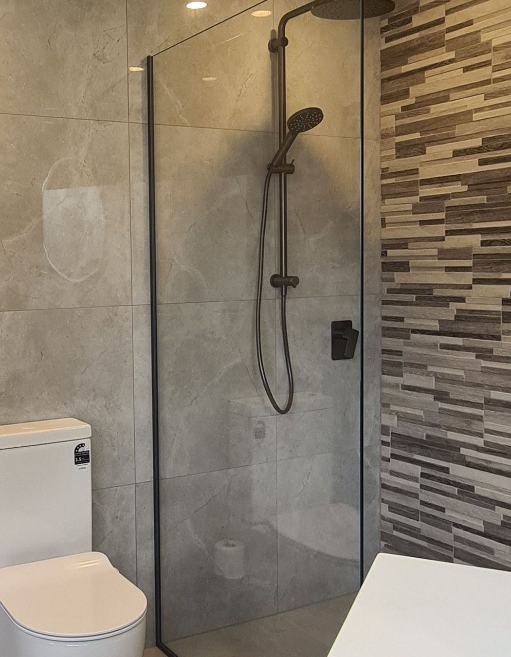 Byblos Gardens & Bathroom