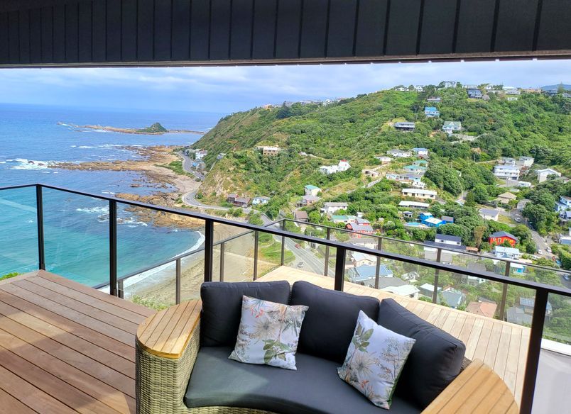 A UNEX glass balustrade for this Wellington residence