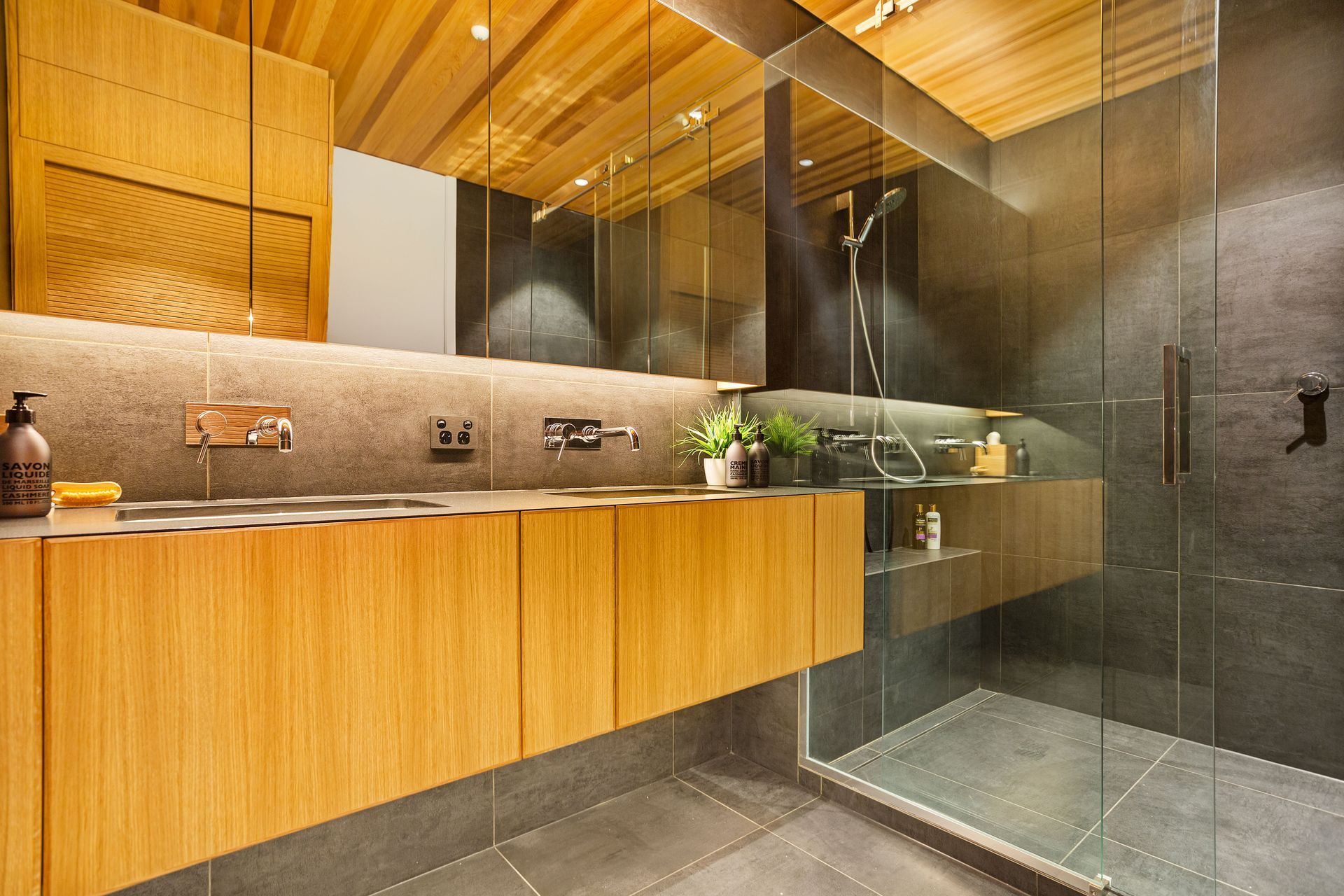 Auckland City Apartment