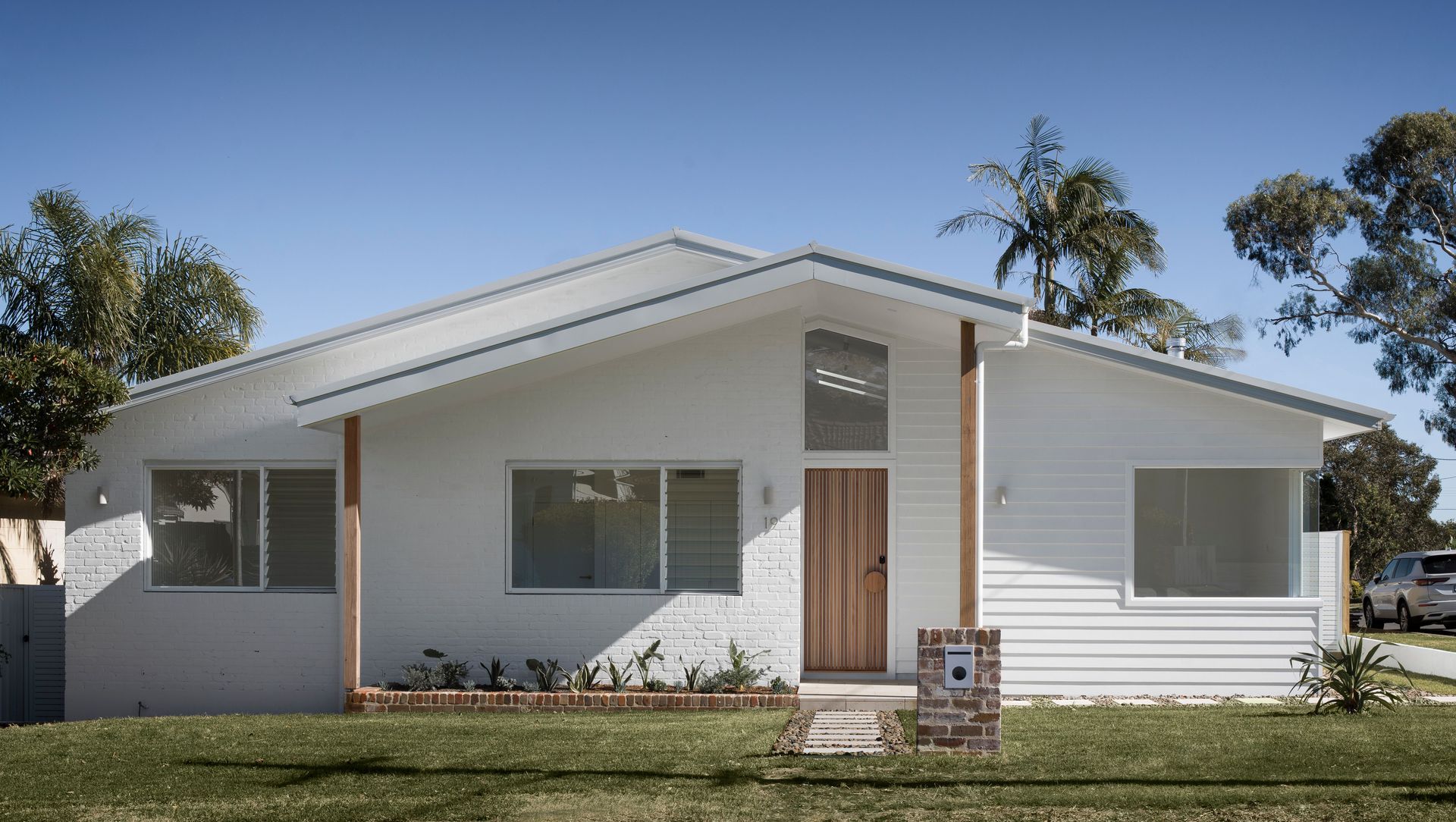 Single Storey Coastal Home banner