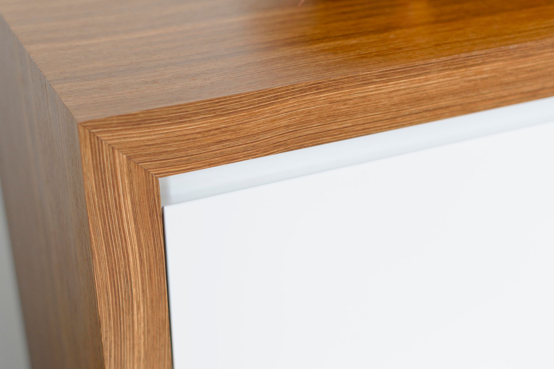 Black Bean veneer detail