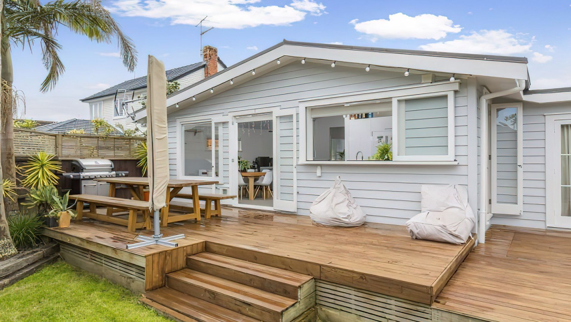 Frances Street, Hauraki banner
