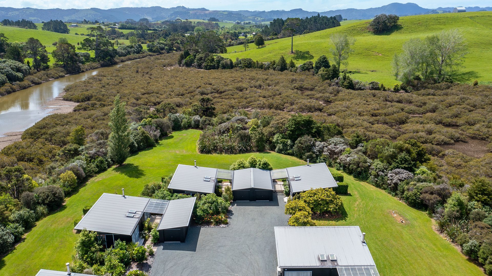 Rvierside Estate Matakana video