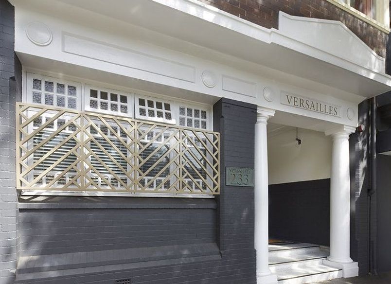 Versailles, Darlinghurst