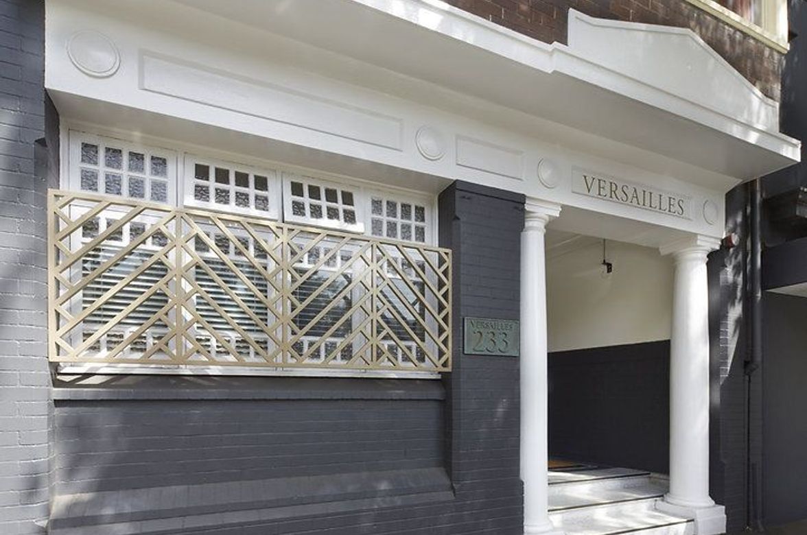 Versailles, Darlinghurst