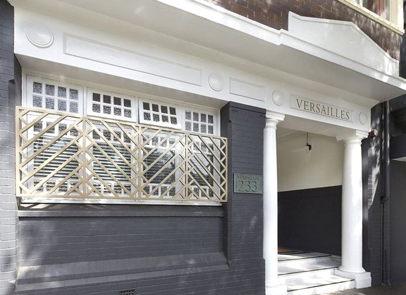 Versailles, Darlinghurst