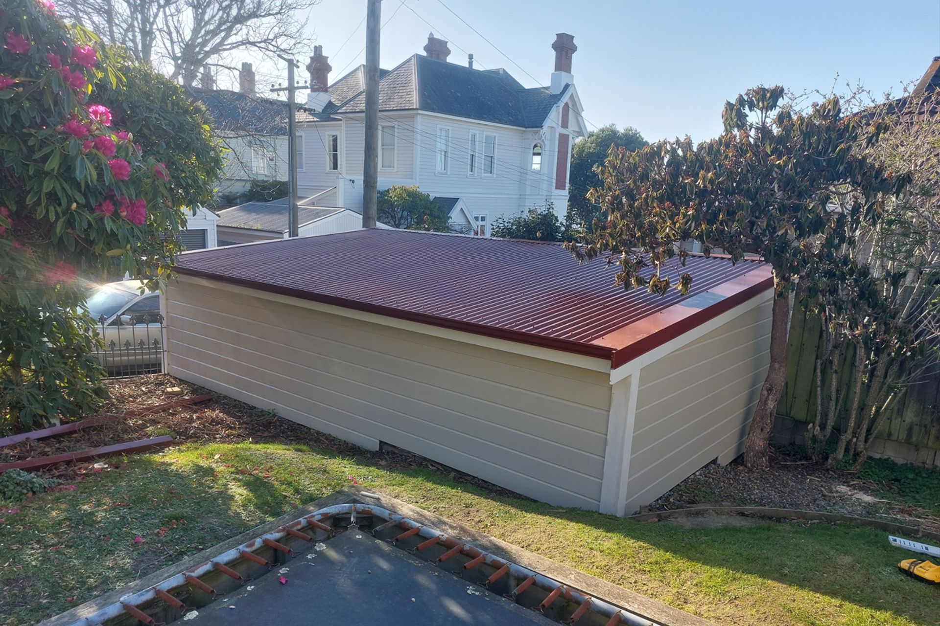 A31-9-Fifield-St-Roslyn-Dunedin-Completion-of-the-new-weatherboards-and-roof-on-the-garage-JDBuilders.jpg