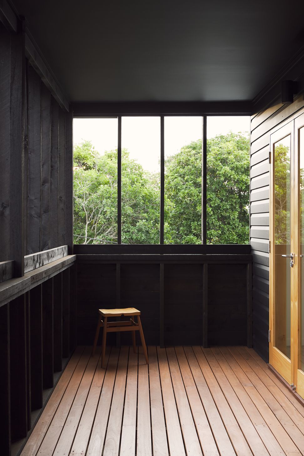 The front verandah’s vertical timber elements are sympathetic with the existing fabric, tying new interventions to the pre-1911 core of the house.