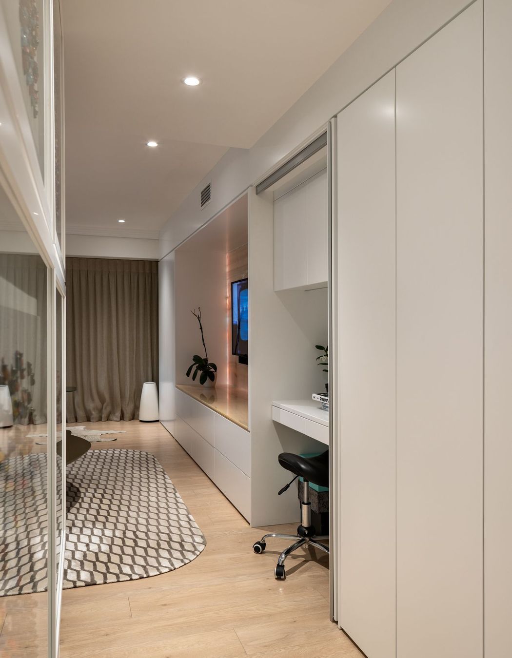 Metropolis Apartment