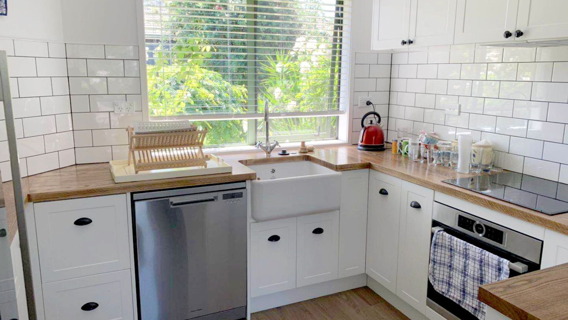 Cottage Style Country Kitchen Renovation in Mangere Bridge banner