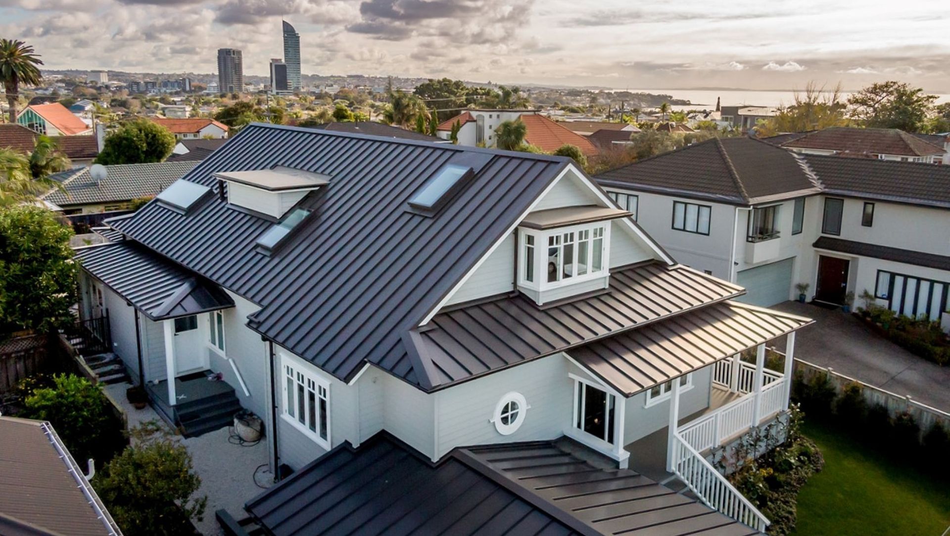 Bayview Beauty - Eurostyle Spanlok Roofing - Colorsteel banner