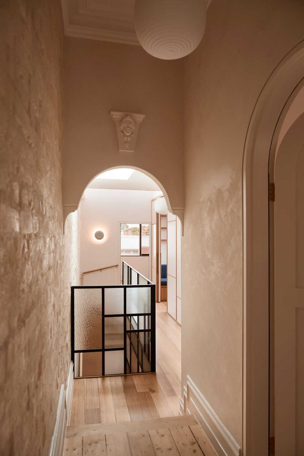 Bedroom-hallwaystudy-doors-open02.jpg