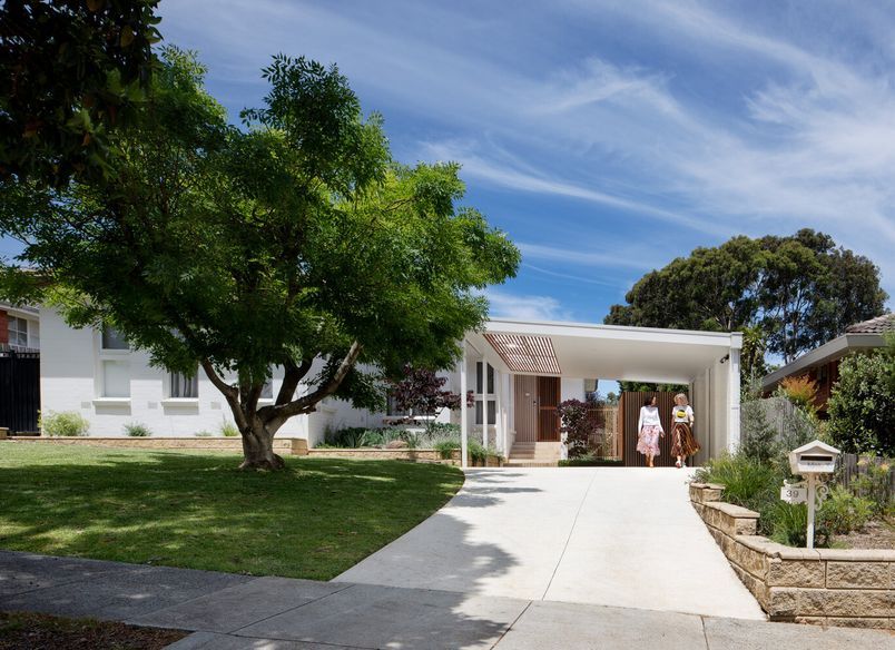 Belle, Doncaster East