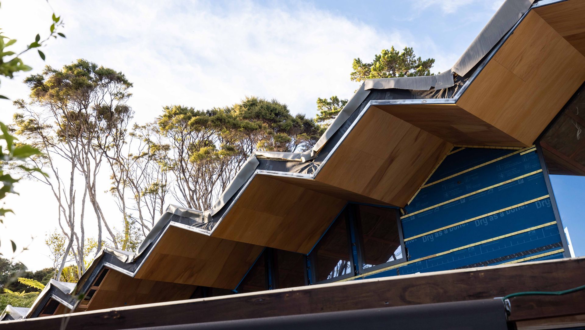 Woodfern Cres, Titirangi banner