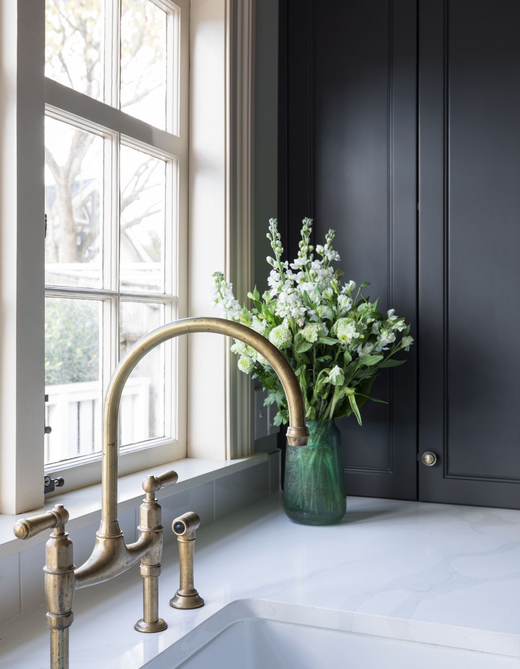 Dezignatek Contemporary profile in Carbonite Texture. Designed by Lisa Thesing.