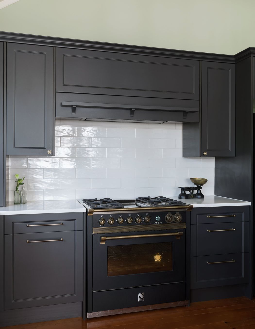 Dezignatek Contemporary profile in Carbonite Texture. Designed by Lisa Thesing.