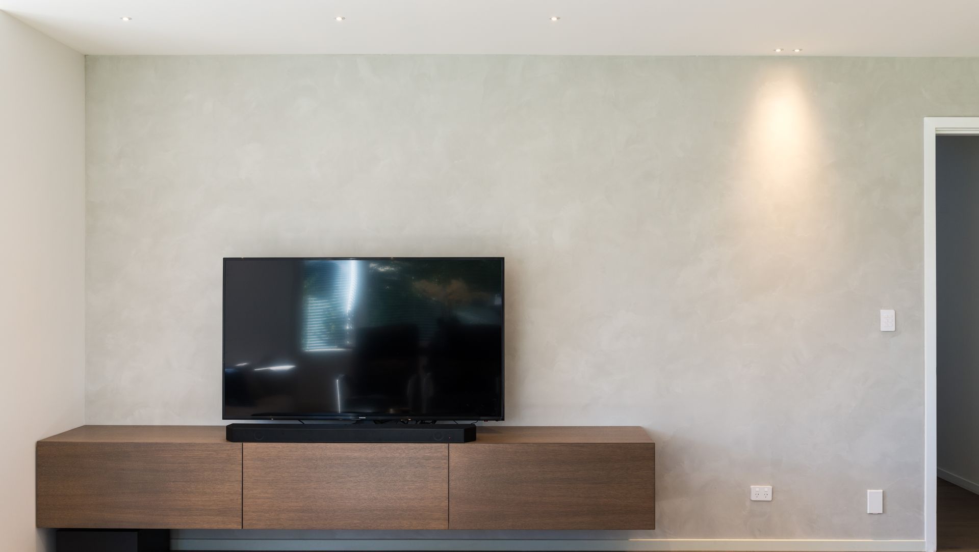 Elegance Unveiled - A Polished Plaster Feature Wall in Ilam banner