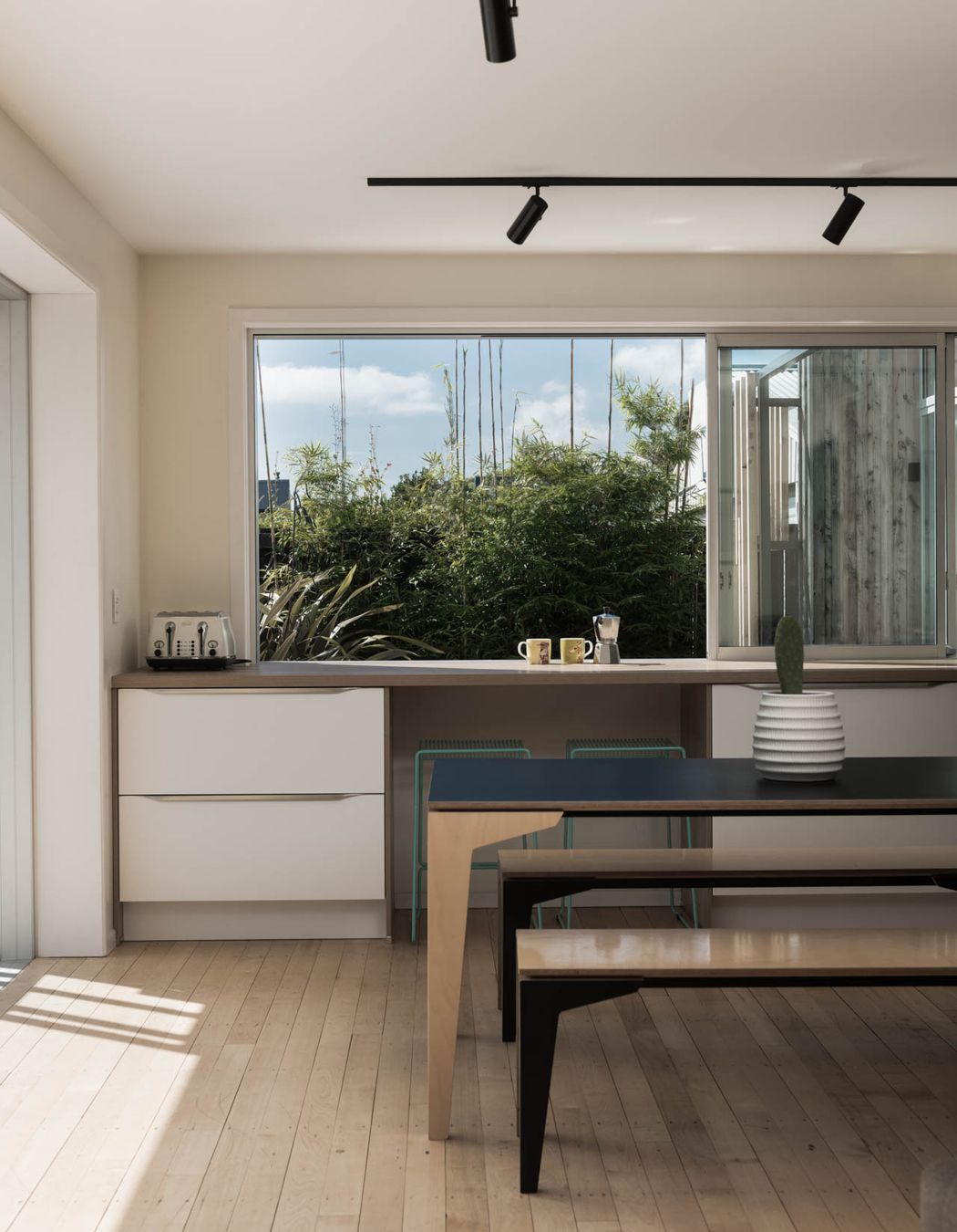 Indoor / Outdoor breakfast bar