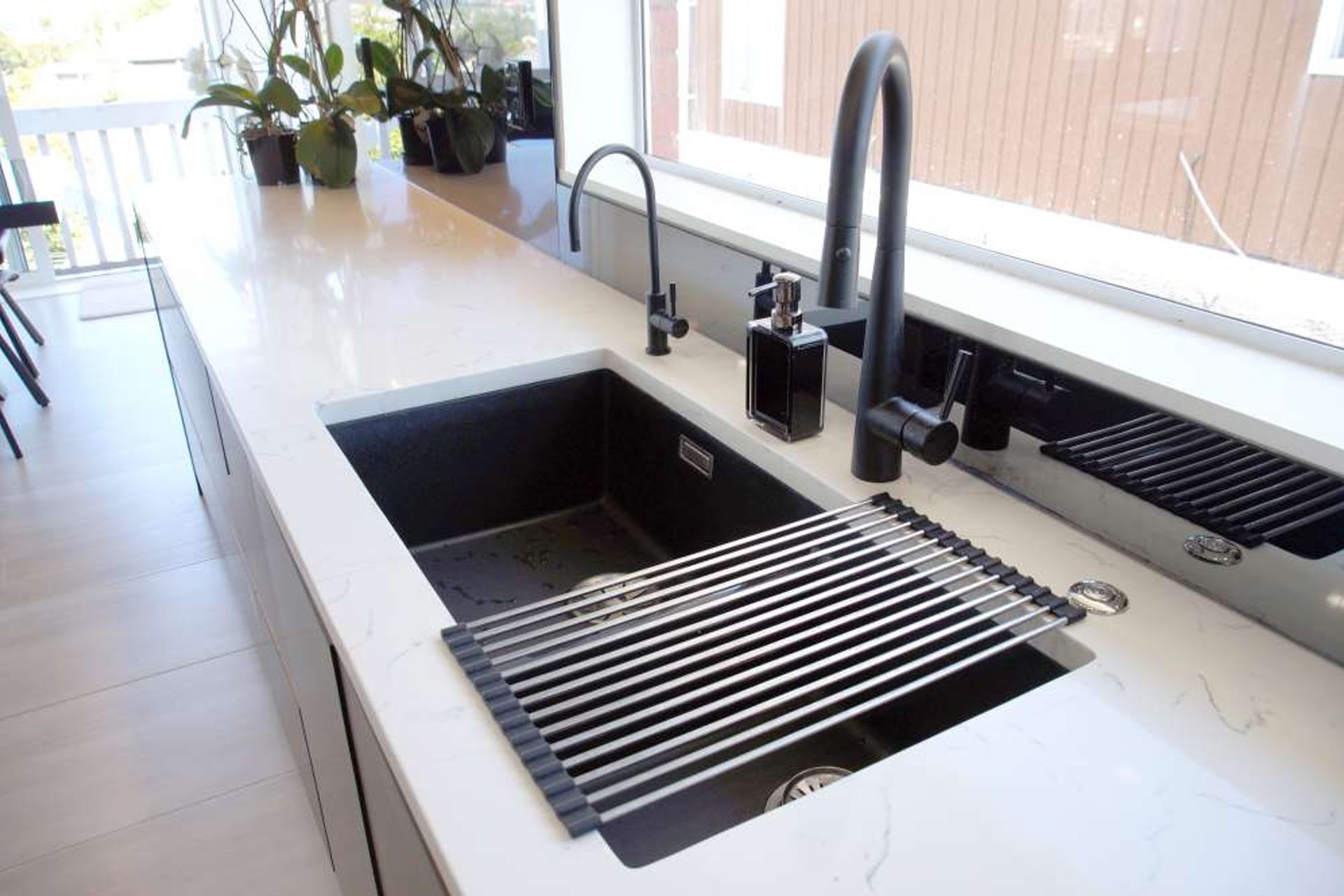 Entertainers Dream
Kitchen &amp; Bar
