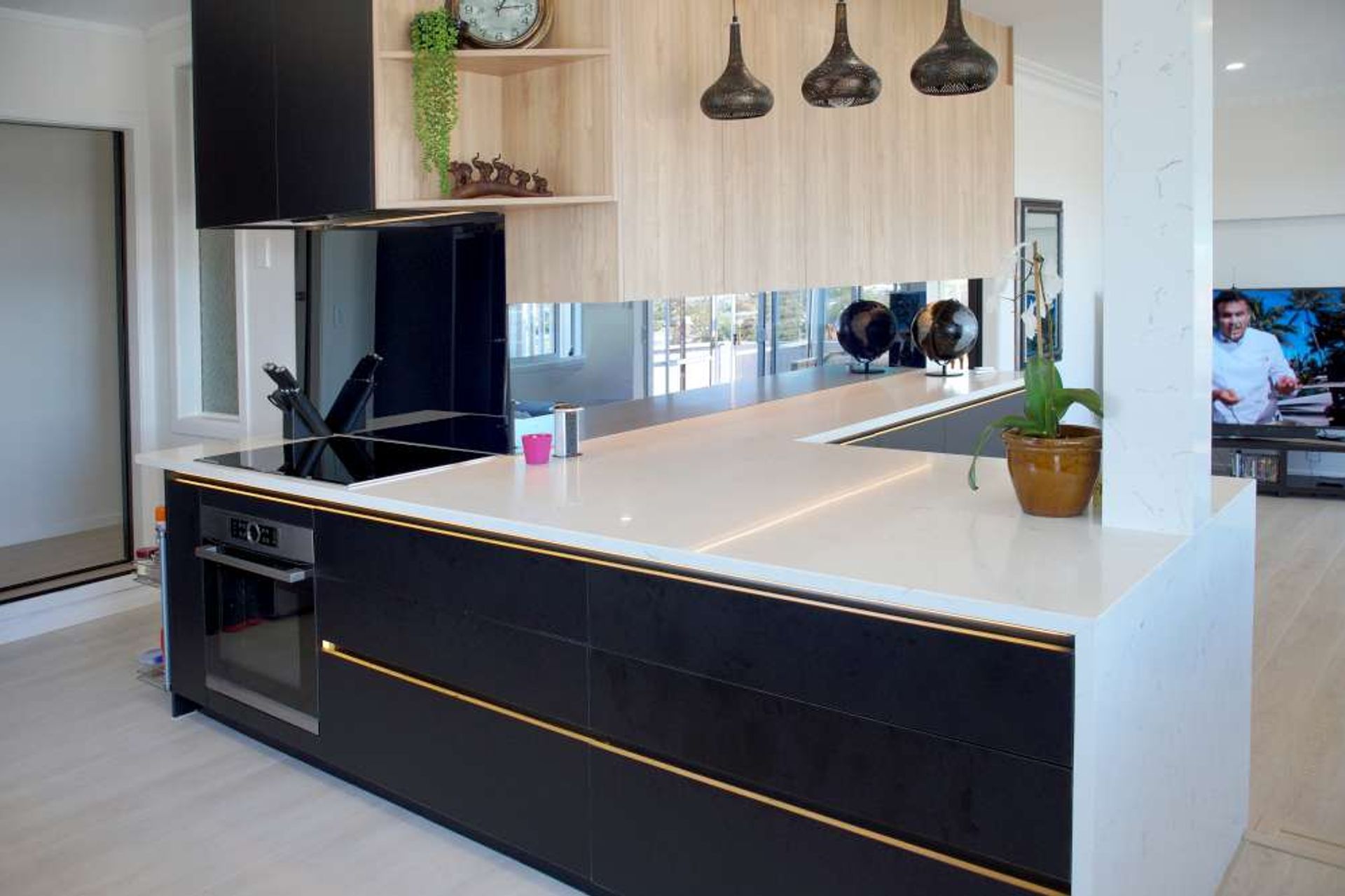 Entertainers Dream
Kitchen &amp; Bar
