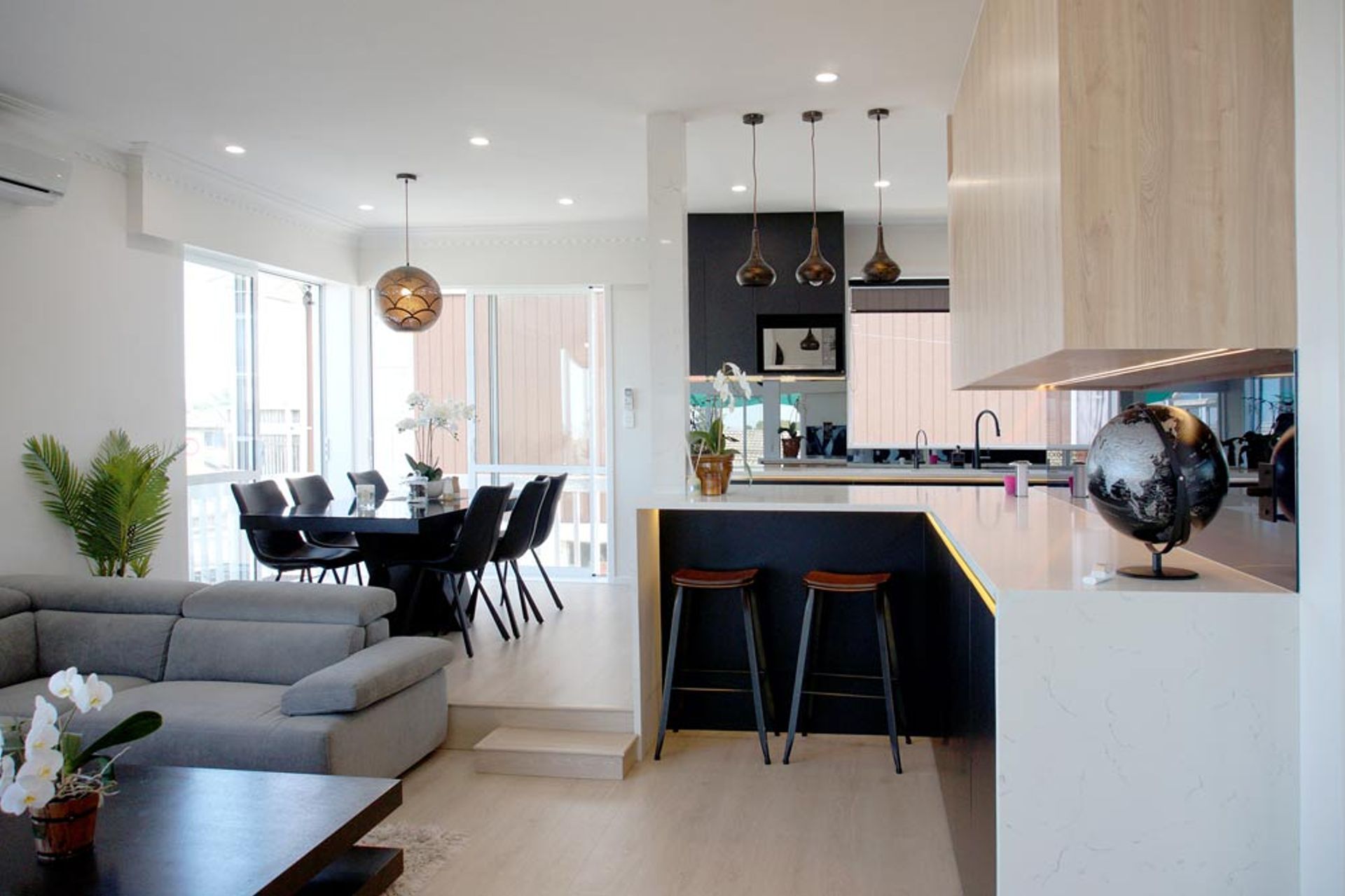 Entertainers Dream
Kitchen &amp; Bar
