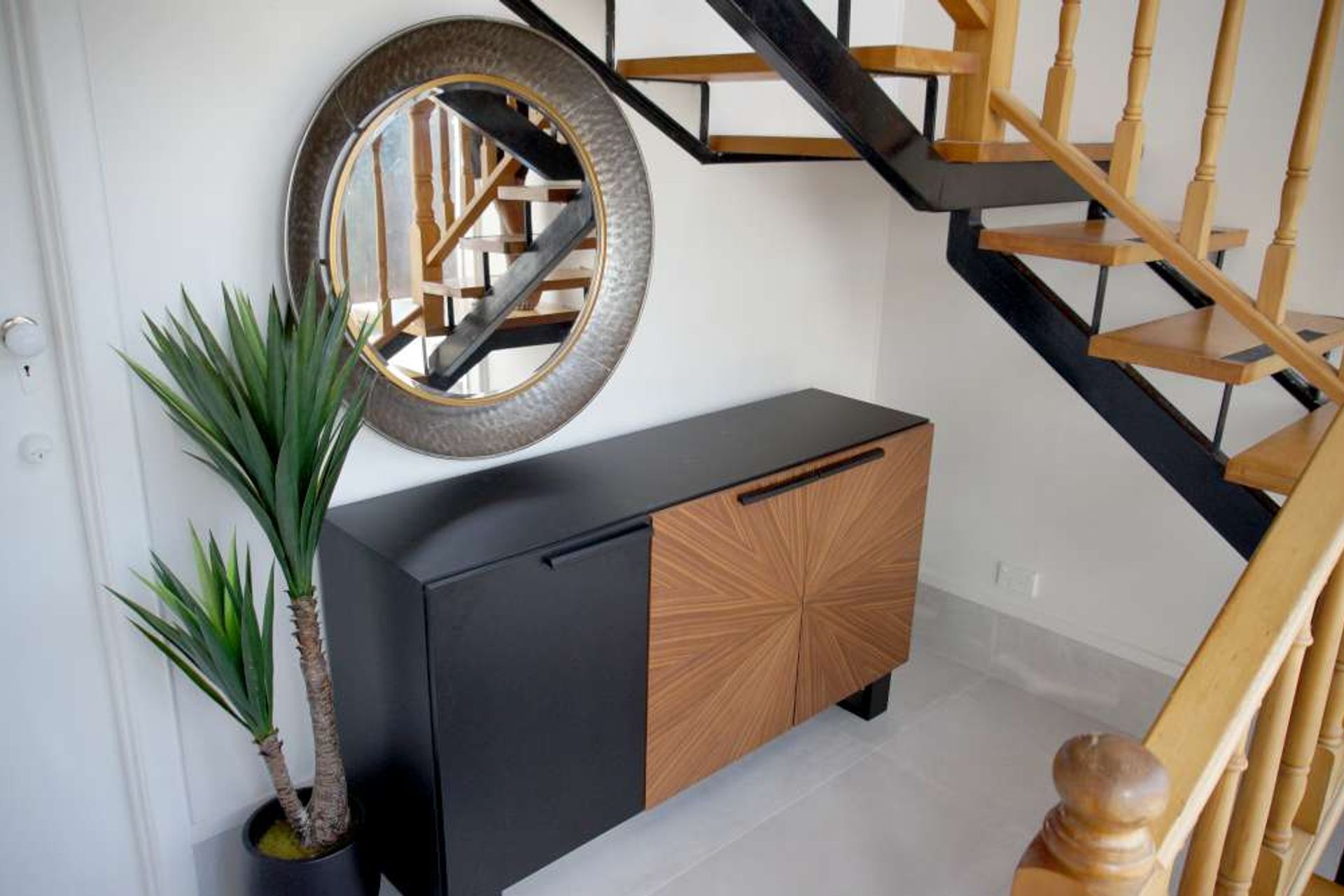 Entertainers Dream
Kitchen &amp; Bar
