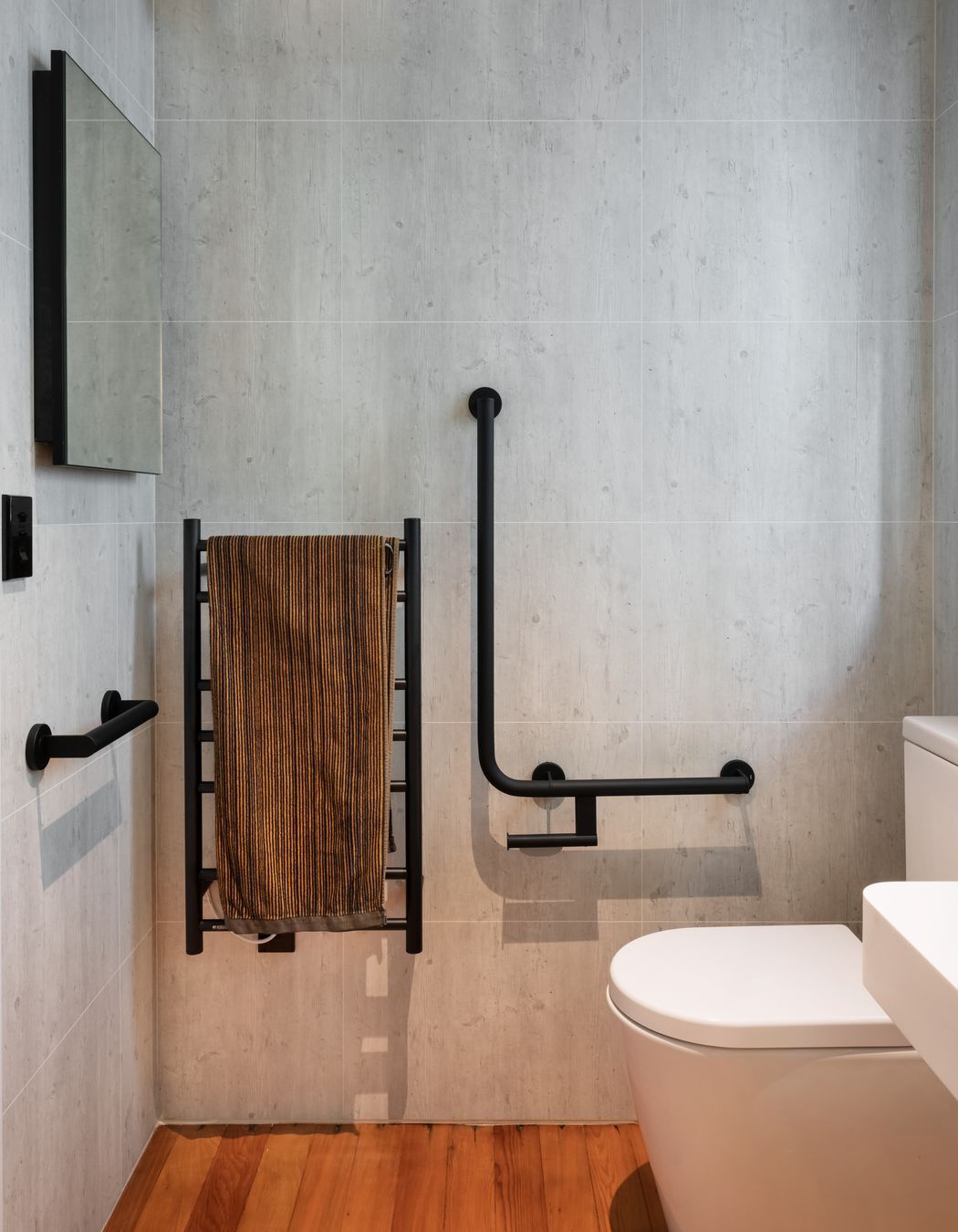 Renovated bathroom using stylish accessible fittings