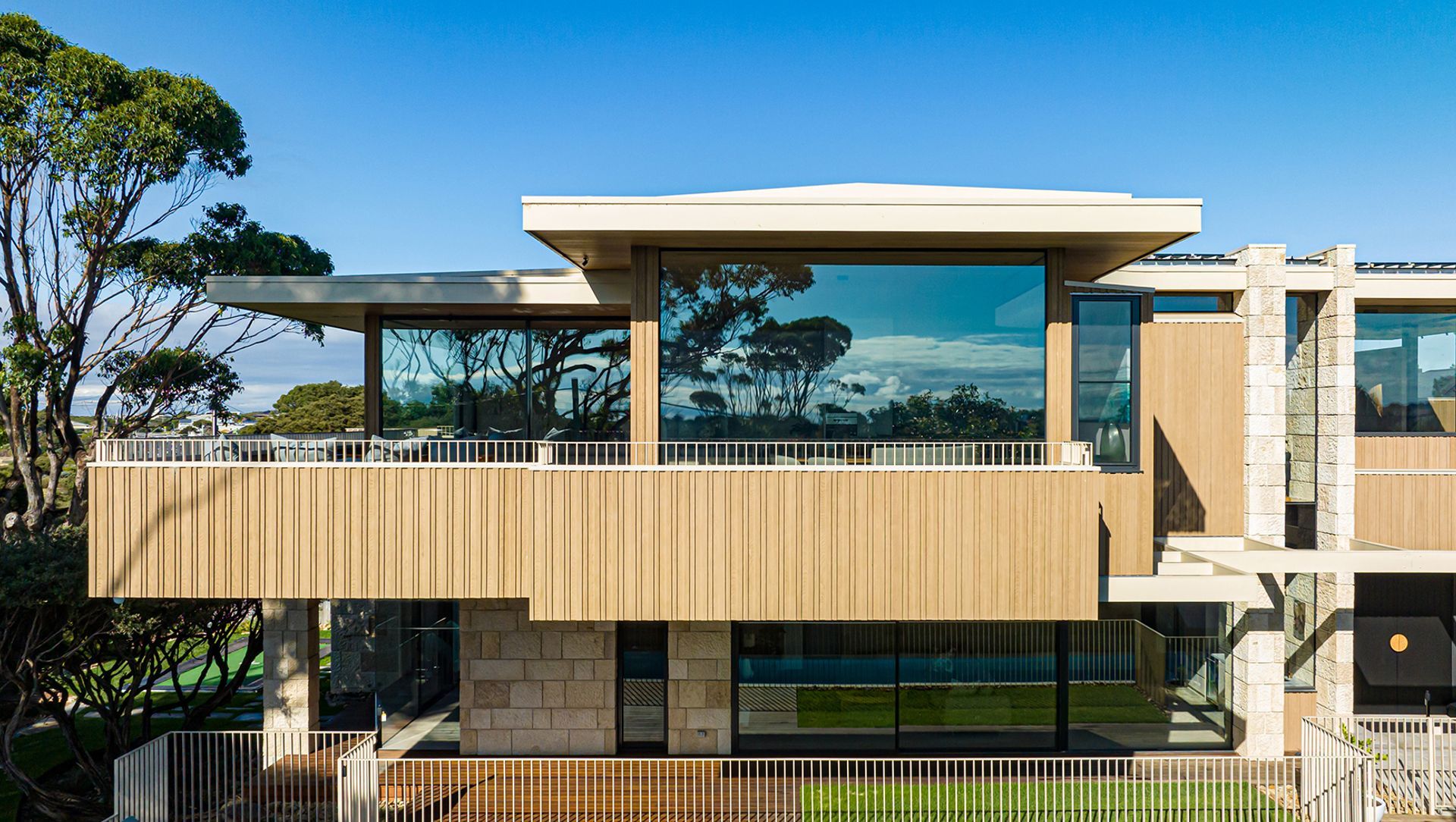 Coastal Home Cladding Point Lonsdale VIC banner