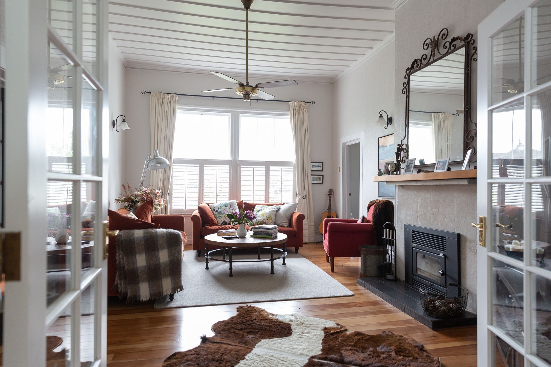 Internal glass doors to separate spaces increase the versatility of this open plan lounge and kitchen diner