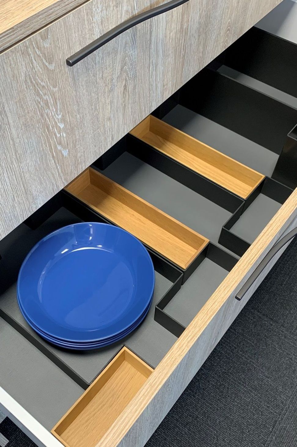 SlimFIT Soft Close Drawers with Open Space Drawer Organisers