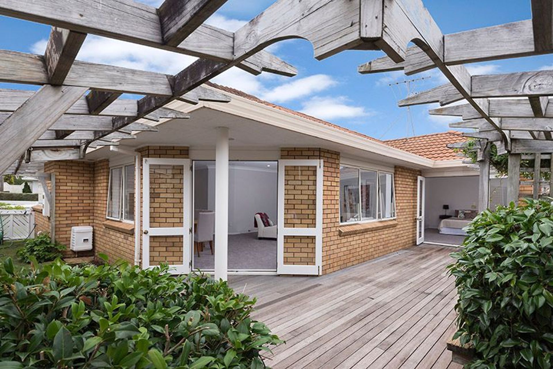 Back deck and pergola - Refurbished deck area