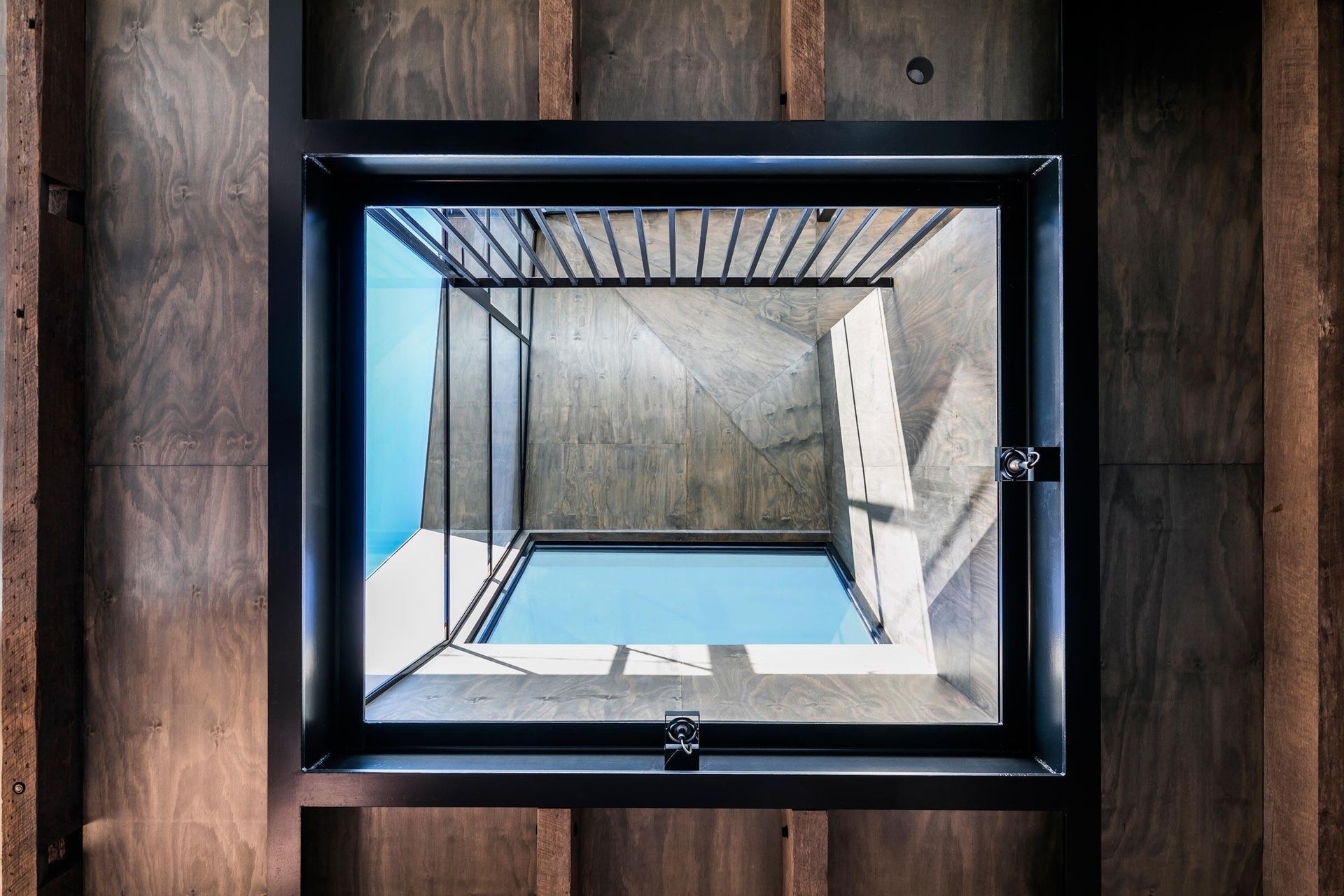 Reverse Tree Change House