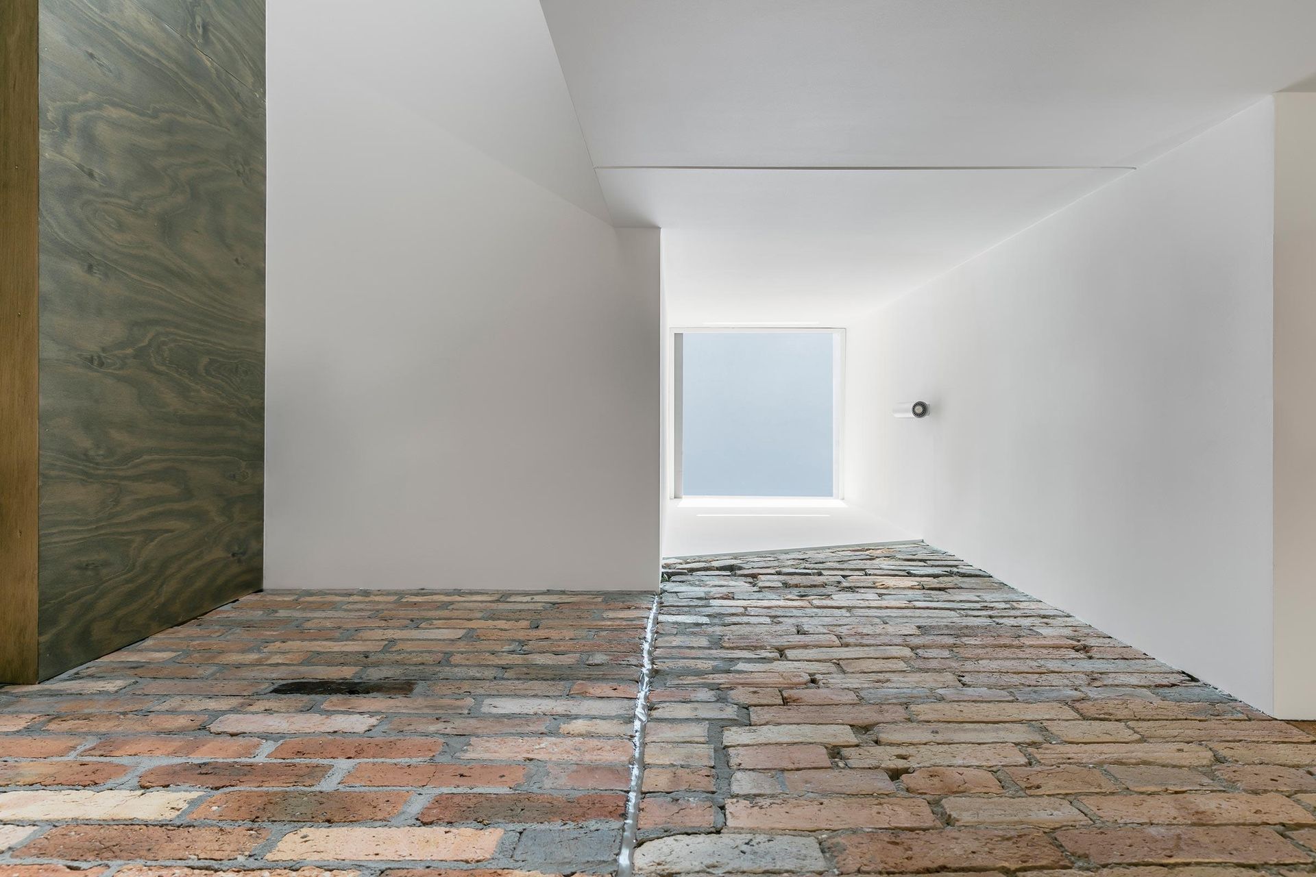 Reverse Tree Change House