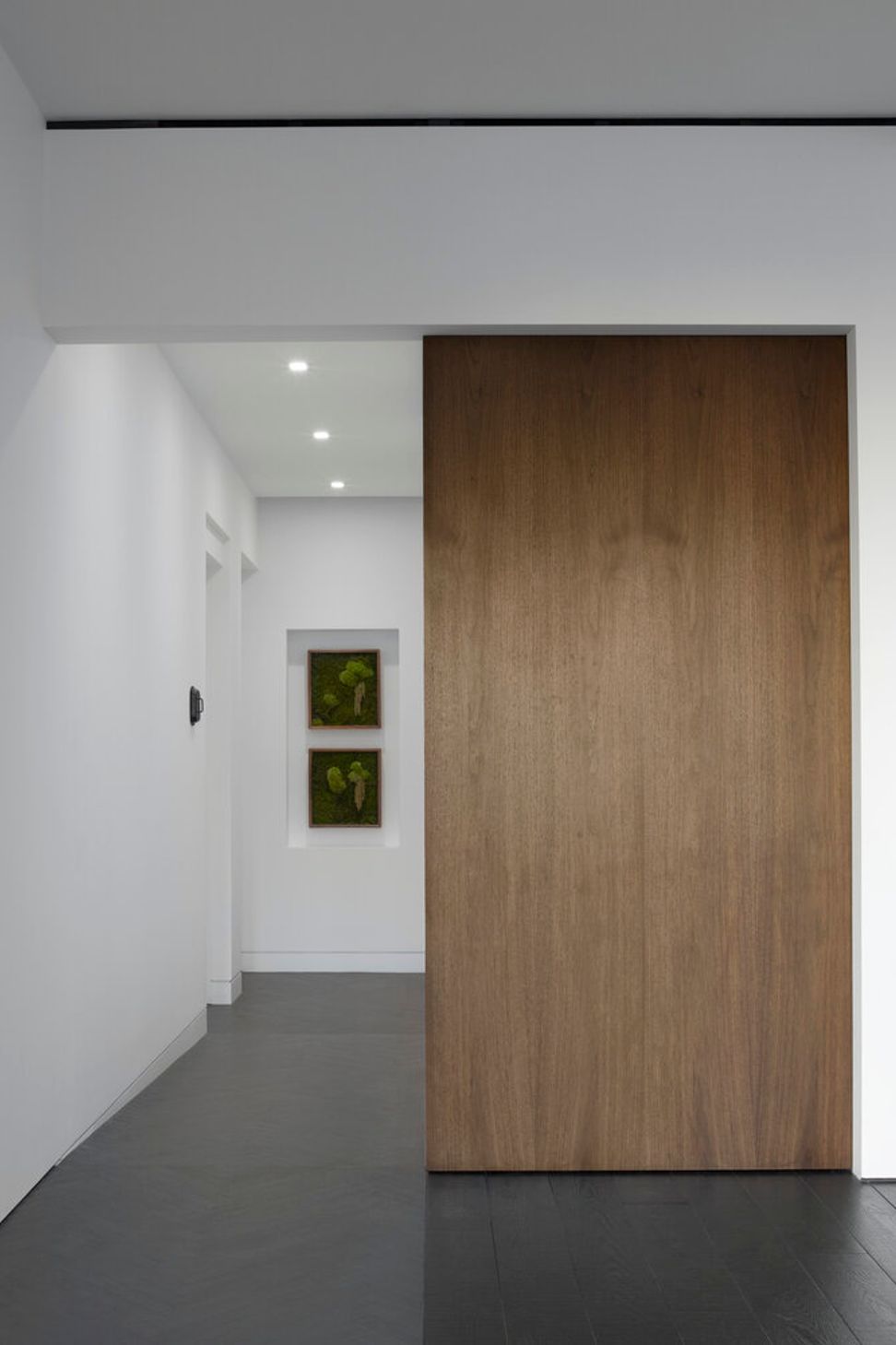 Hallway1.jpg